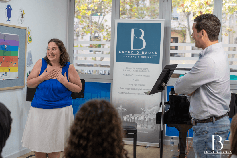 Elizabeth Faidley visita el estudio